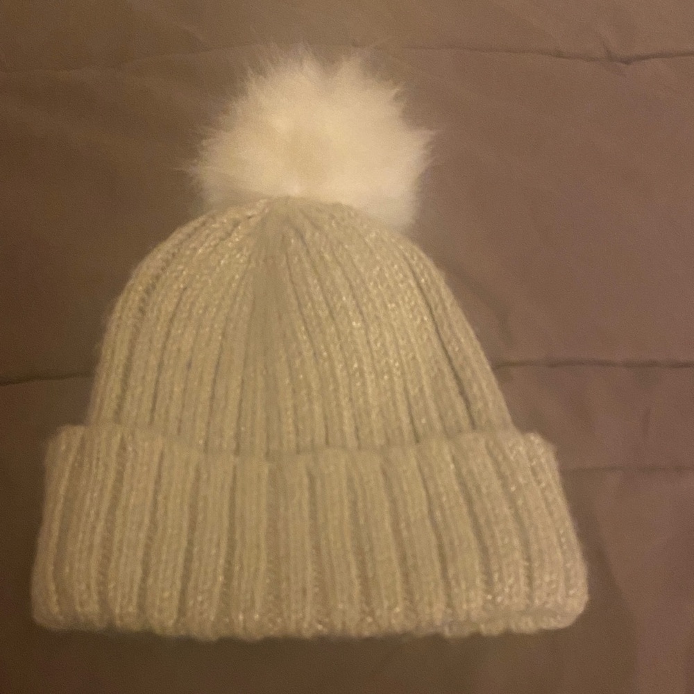 Banana Republic Cream and gold Knit  Beanie with Pom-Pom new without tags
